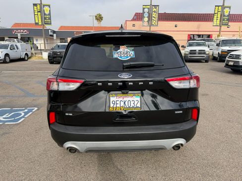 Used 2022 Ford Escape SE FWD image 4
