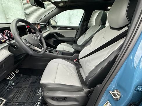 Certified 2025 Volkswagen Tiguan SE R-Line AWD/4WD image 24