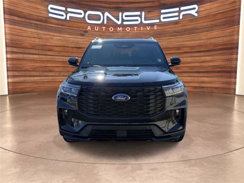 Used 2025 Ford Explorer ST-Line w/ ST-Line Street Pack image 10