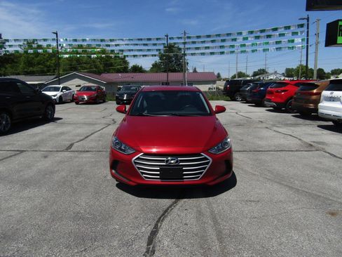 Used 2017 Hyundai Elantra SE FWD image 2