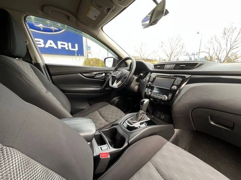 Used 2017 Nissan Rogue Sport SV w/ SV Premium Package image 17