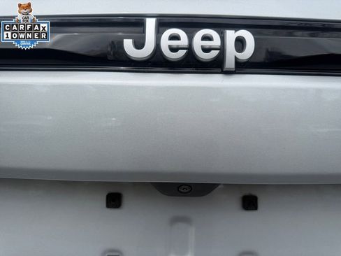 Used 2025 Jeep Grand Cherokee Laredo X w/ Luxury Tech Group I AWD/4WD image 17