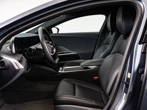 Used 2024 Lucid Air Pure RWD image 22