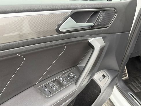 Used 2022 Volkswagen Tiguan SE R-Line image 22