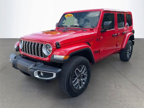 Used 2025 Jeep Wrangler Unlimited Sahara AWD/4WD image 8