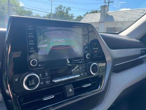 Used 2020 Toyota Highlander XLE AWD/4WD image 30