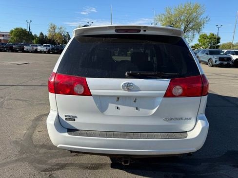 Used 2008 Toyota Sienna XLE FWD image 9