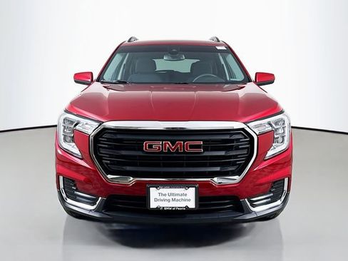 Used 2024 GMC Terrain SLE w/ Driver Convenience Package image 2