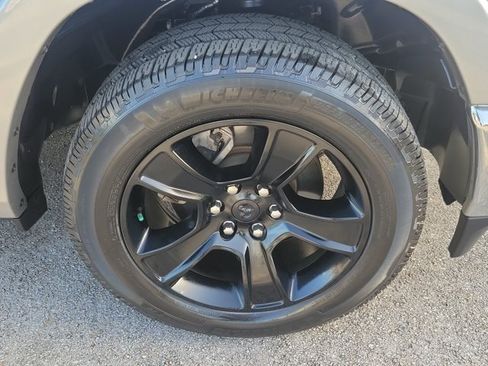 Used 2021 RAM 1500 Laramie AWD/4WD image 9