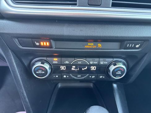 Used 2018 MAZDA MAZDA3 Touring image 22