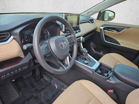 Used 2020 Toyota RAV4 Limited image 10
