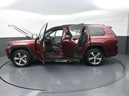 Used 2025 Jeep Grand Cherokee L Limited AWD/4WD image 43