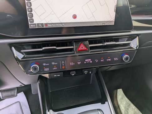 Certified 2023 Kia Niro EX FWD image 26