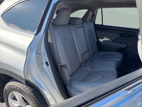 Used 2023 Toyota Highlander LE image 36