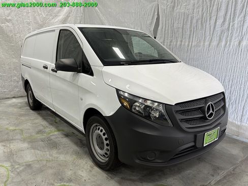 Used 2020 Mercedes-Benz Metris image 2