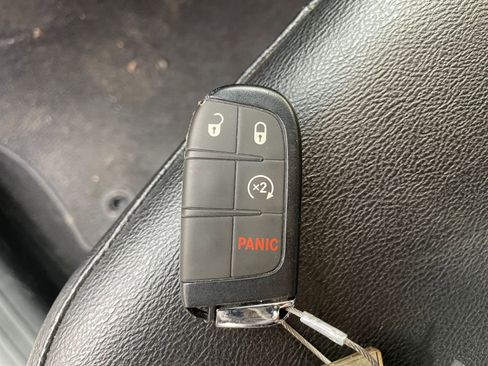 Used 2025 Jeep Compass Limited image 22