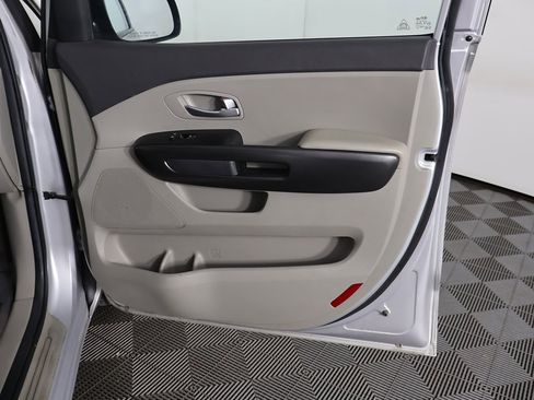 Used 2016 Kia Sedona LX image 19