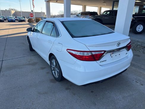 Used 2017 Toyota Camry SE image 7