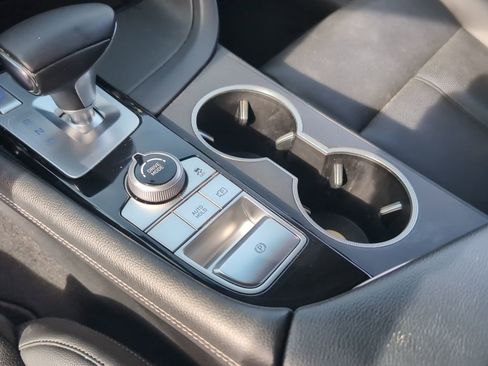 Used 2023 Genesis G70 2.0T image 28