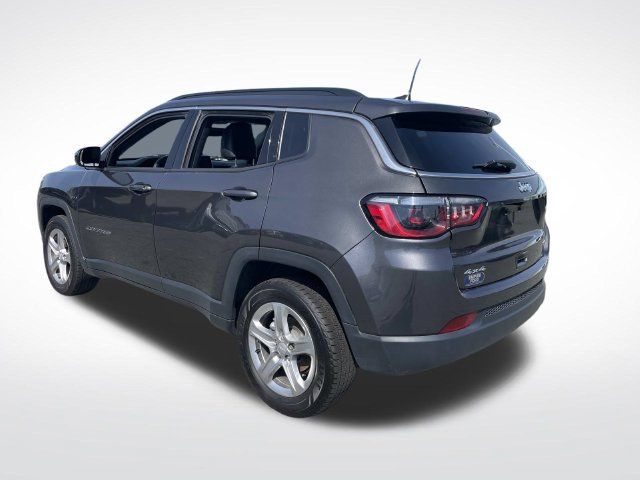 Used 2024 Jeep Compass Latitude AWD/4WD image 3