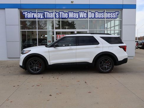 Used 2025 Ford Explorer ST image 6