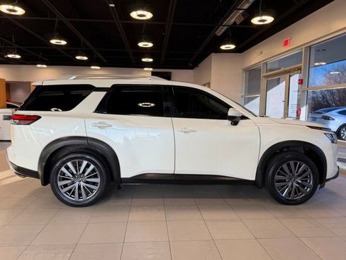 Used 2022 Nissan Pathfinder SL AWD/4WD image 15