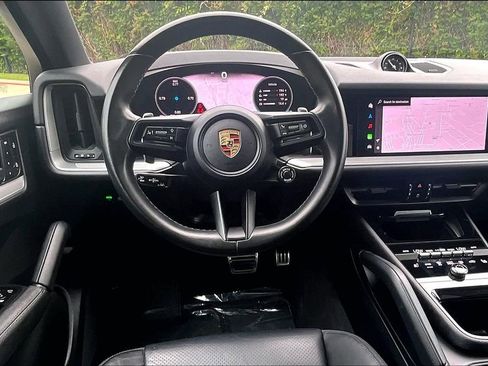 Used 2024 Porsche Cayenne S AWD/4WD image 8