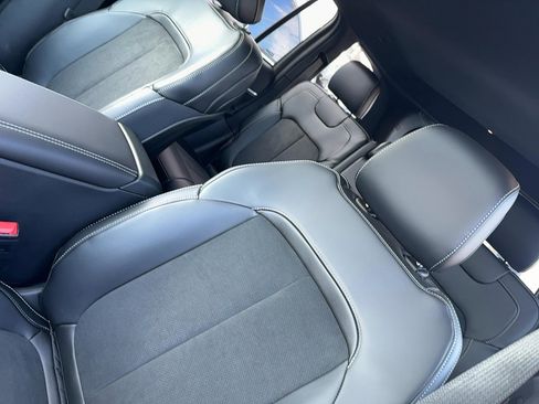 New 2026 Jeep Grand Cherokee Altitude image 7