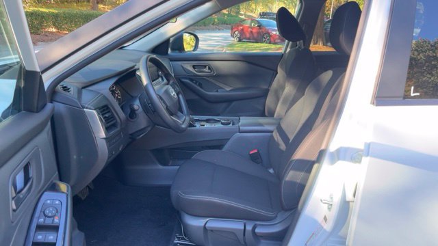 Used 2025 Nissan Rogue S AWD/4WD image 5