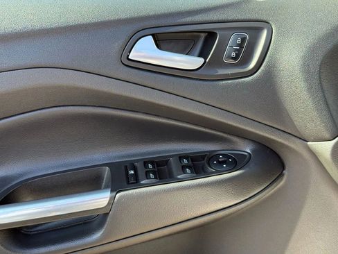 Used 2017 Ford Escape SE image 17