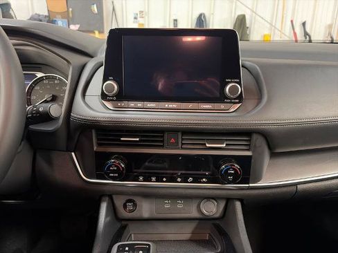 Certified 2025 Nissan Rogue SV AWD/4WD image 22