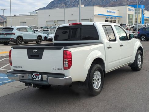 Used 2020 Nissan Frontier SV image 3