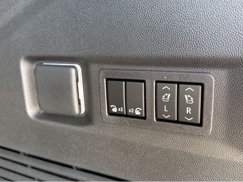 New 2026 GMC Yukon Denali w/ Sun & Power Step Package image 32