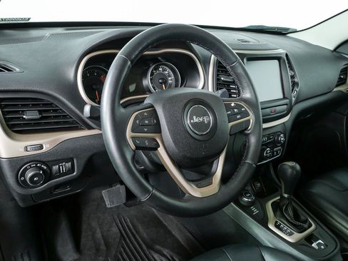 Used 2016 Jeep Cherokee Limited AWD/4WD image 4