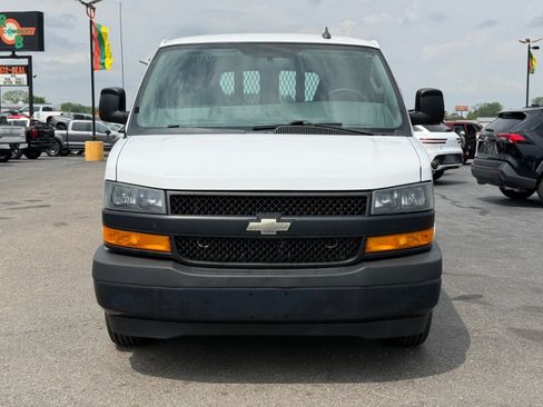 Used 2018 Chevrolet Express 2500 w/ Driver Convenience Package RWD image 3