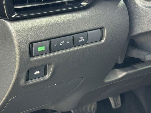 Used 2025 Nissan Sentra SV FWD image 10