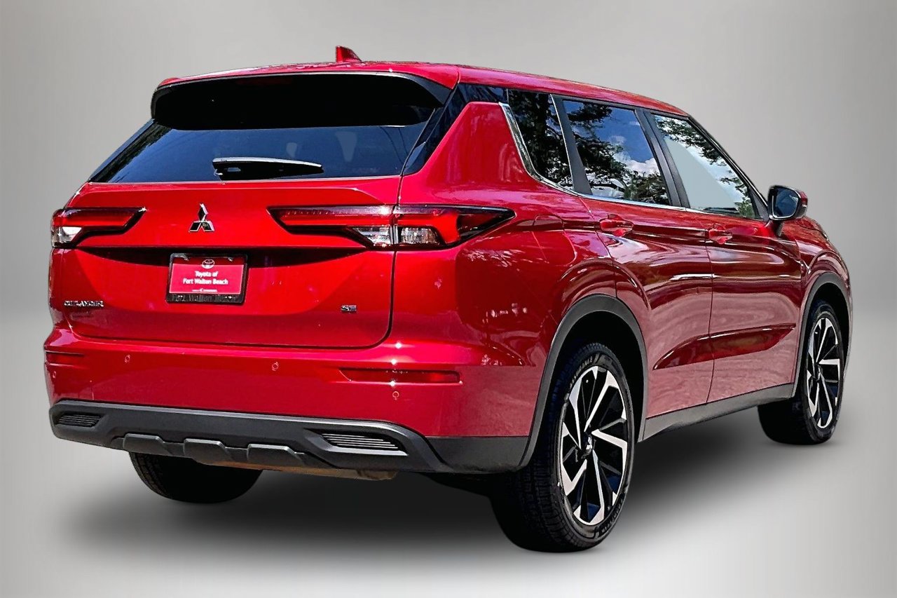 Used 2022 Mitsubishi Outlander SE AWD/4WD image 5