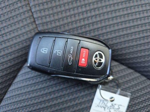 Used 2024 Toyota Highlander LE image 37