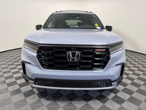 Used 2025 Honda Pilot TrailSport image 10