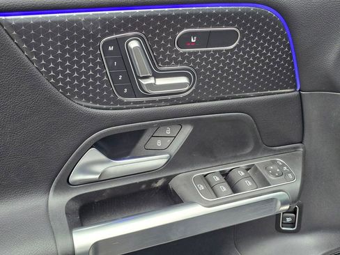 New 2025 Mercedes-Benz GLB 250 image 19