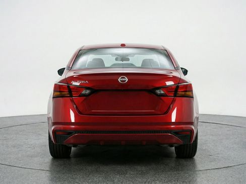 Used 2025 Nissan Altima 2.5 SV image 7