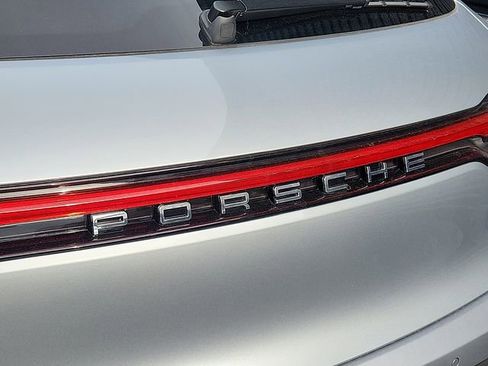 Certified 2026 Porsche Macan AWD/4WD image 33
