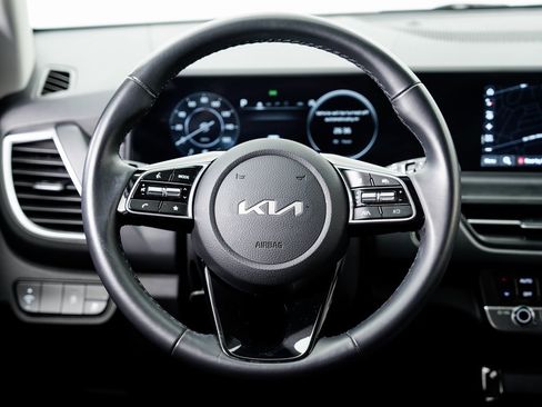 Used 2024 Kia Seltos EX image 12