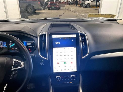 Used 2023 Ford Edge SEL image 18