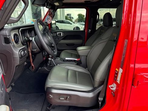 Used 2025 Jeep Gladiator Mojave AWD/4WD image 6