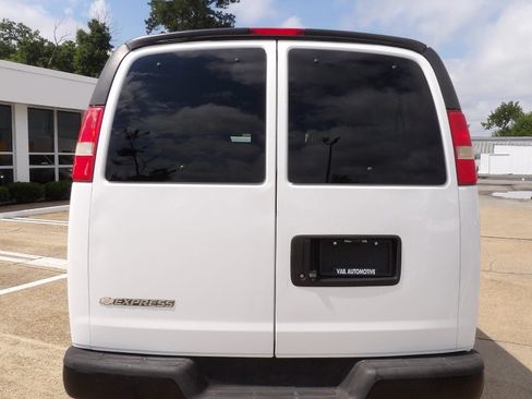 Used 2017 Chevrolet Express 3500 LS RWD image 3