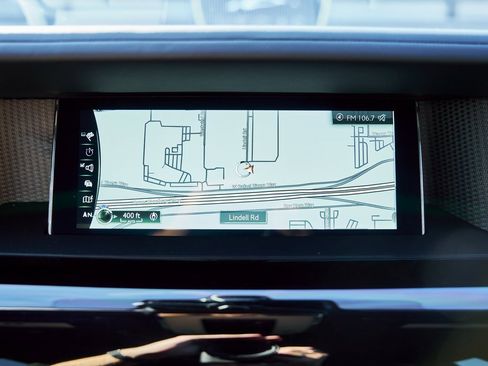 Used 2024 Rolls-Royce Phantom Sedan image 90