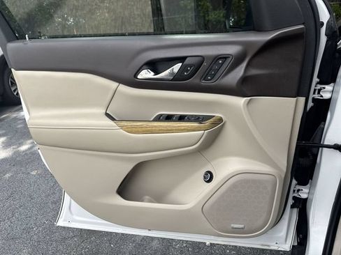 Used 2018 GMC Acadia Denali w/ Technology Package FWD image 29
