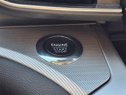 Used 2022 Ford Explorer XLT w/ Equipment Group 202A image 16