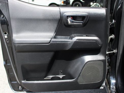 Used 2019 Toyota Tacoma TRD Sport image 23